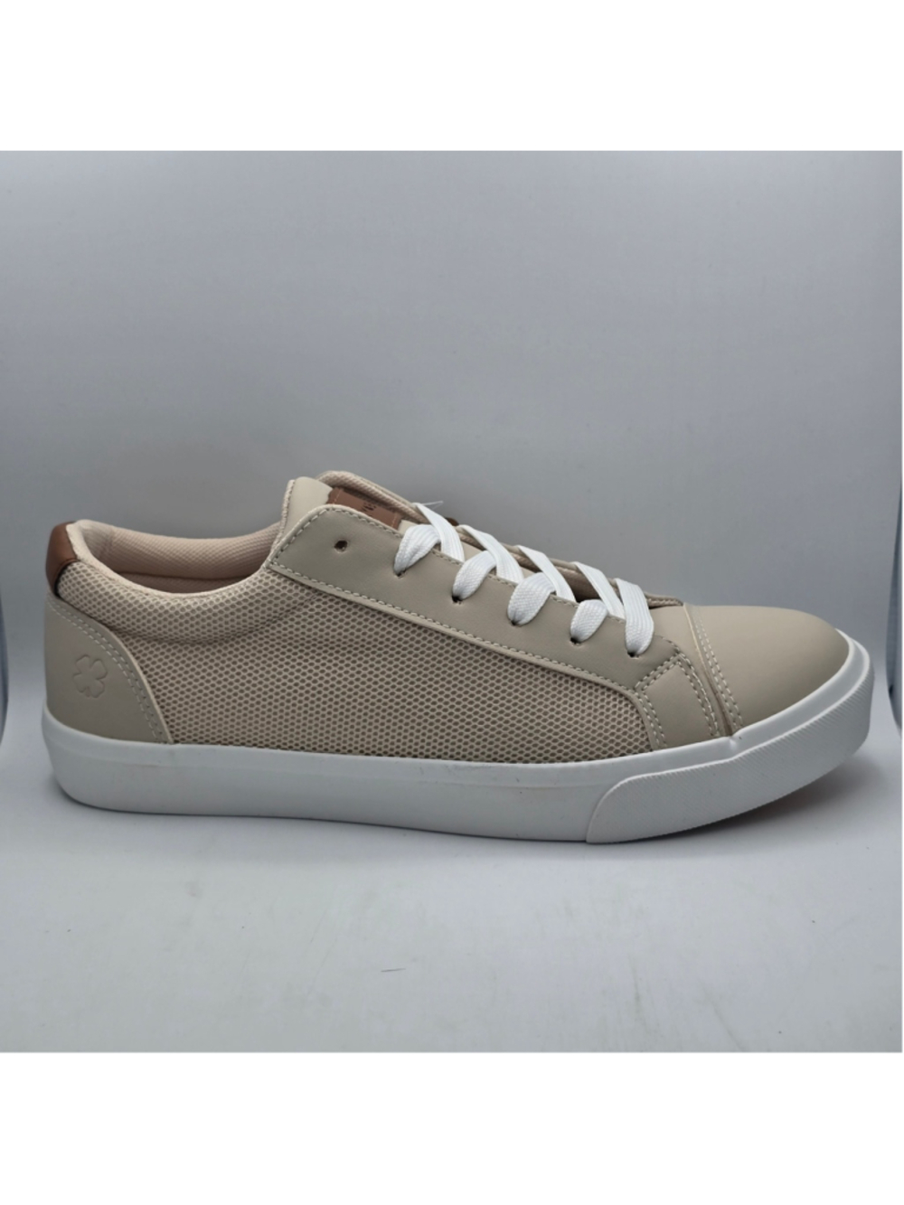 Women's Lucky Brand Sneakers Size 8 Beige White Low Top Shoes